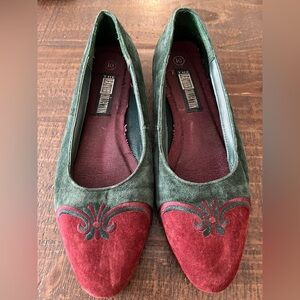 Vintage The Leather Collection Green and Burgundy Suede Flats Women’s Size 10